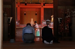 神前にて