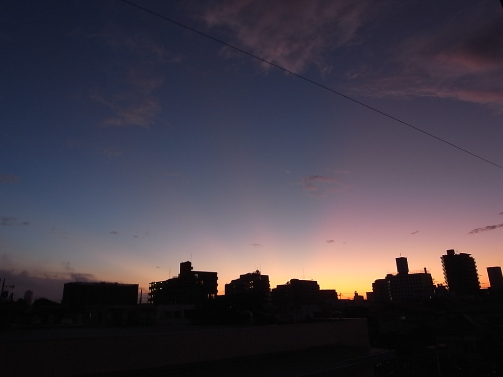酷暑の夜明け