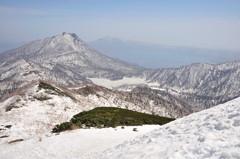 残雪残る漁岳