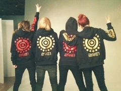2NE1