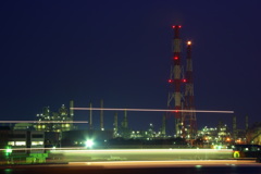 工場、通過する船