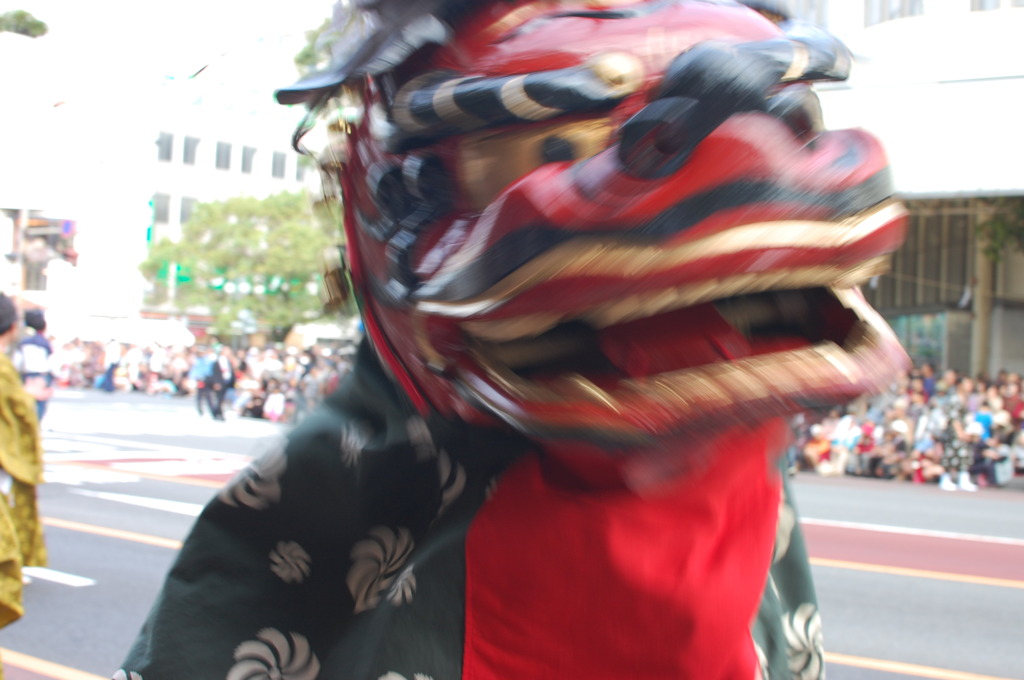 荒ぶる獅子舞の図