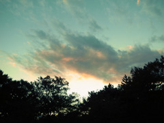 落ちる日と雲