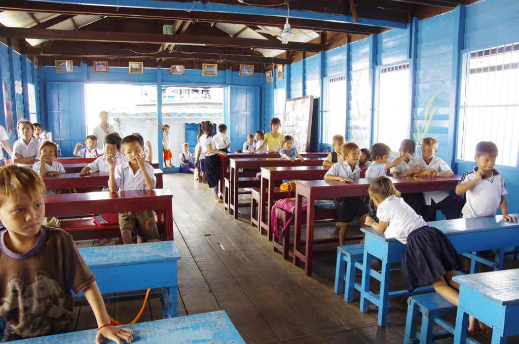 湖上の学校