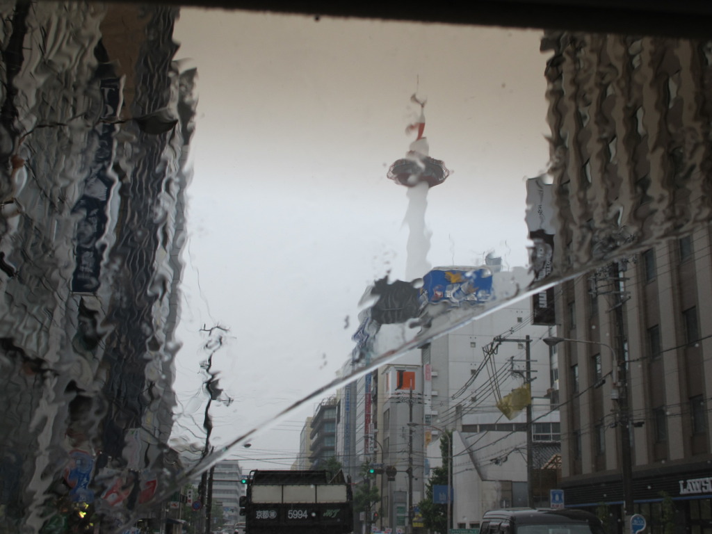 雨の日のタワー