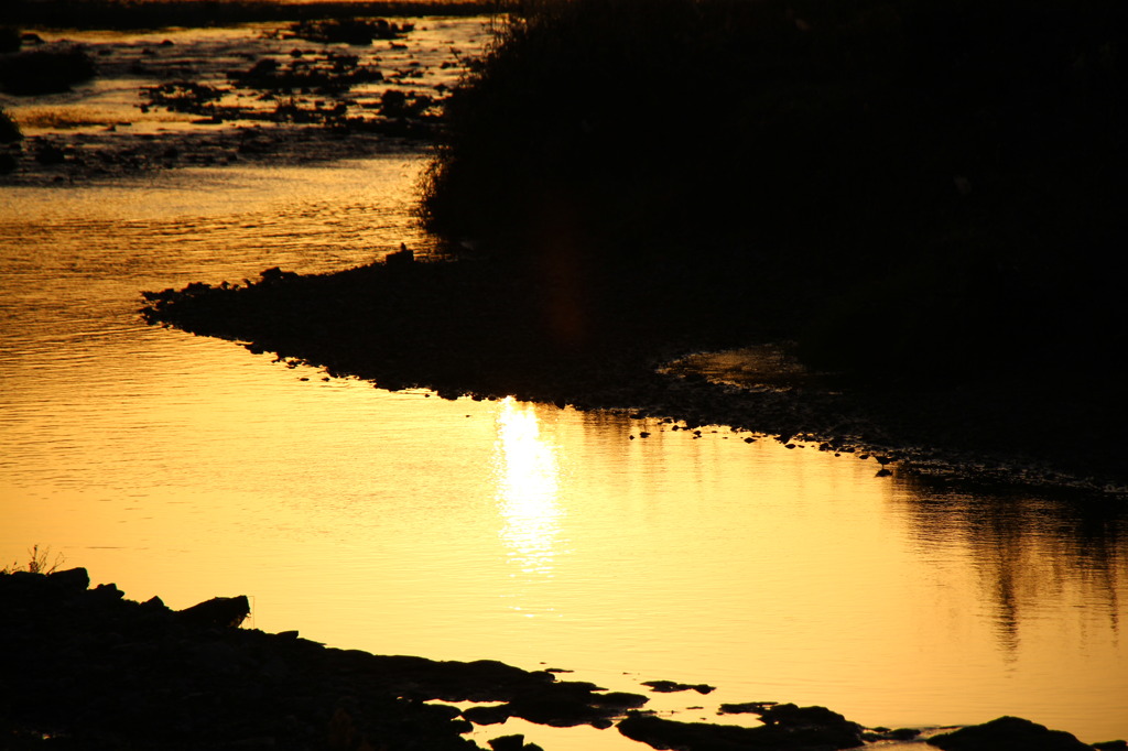 水面の夕暮れ