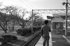 ローカル電車を待つ