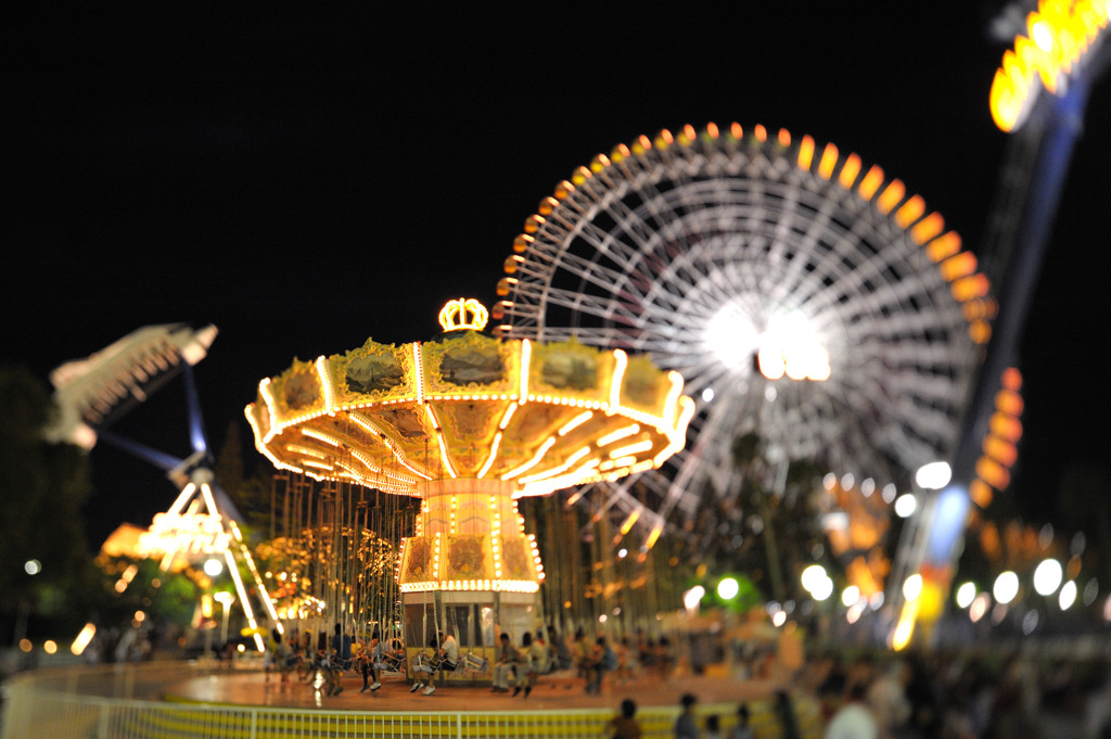 夜の遊園地