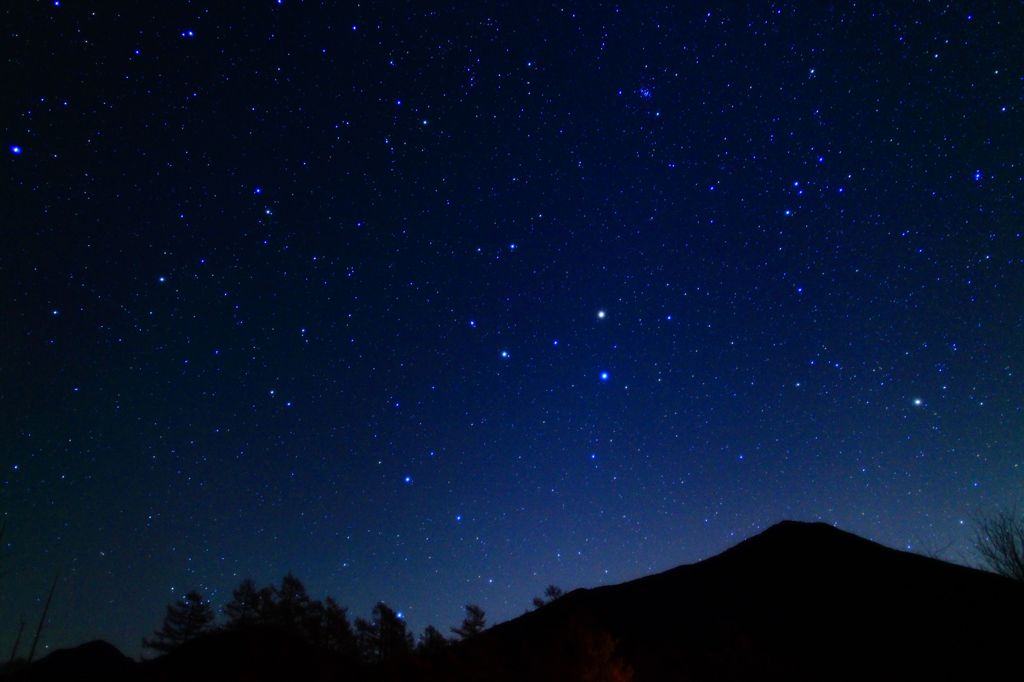男体山と星々