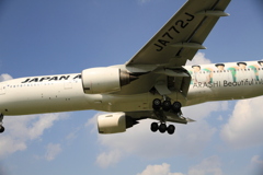 JAL-JA772J-Boeing-777-246-ITM-88157_img_