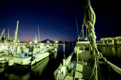 夕暮れ漁港