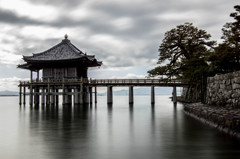 冬空の浮御堂