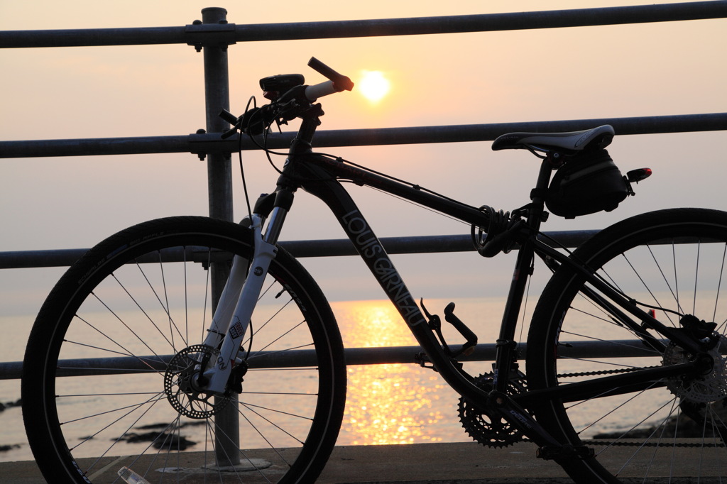愛車と夕日