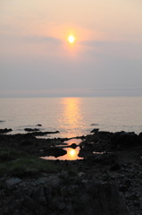 水面に映る夕日