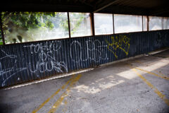 窓のある駐車場