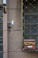 閉じ込められて