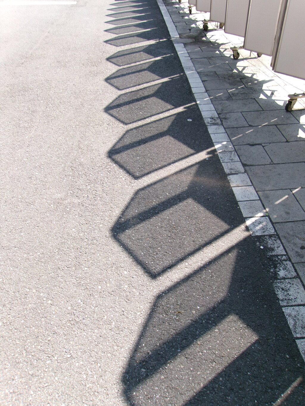 並ぶ影