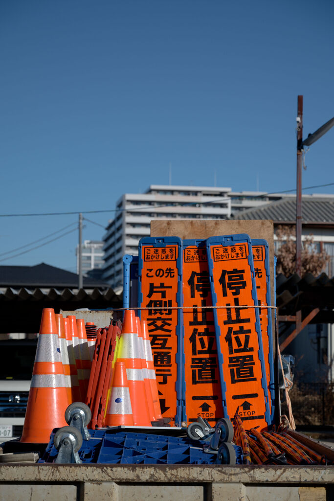 トラックの荷台で