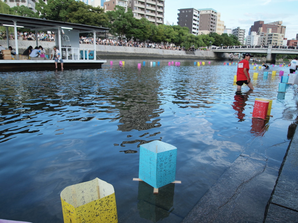 とうろう流し