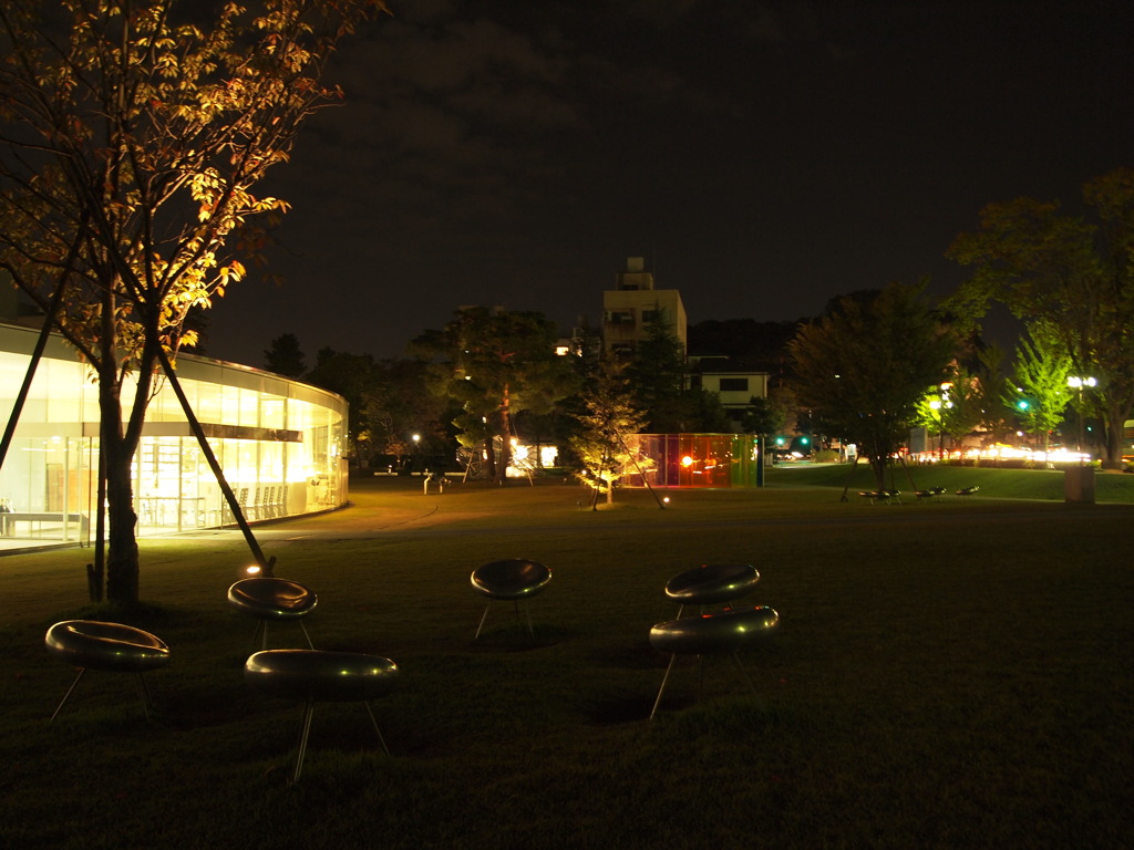 夜の美術館