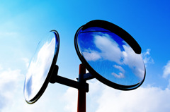 A blue sky in the mirror