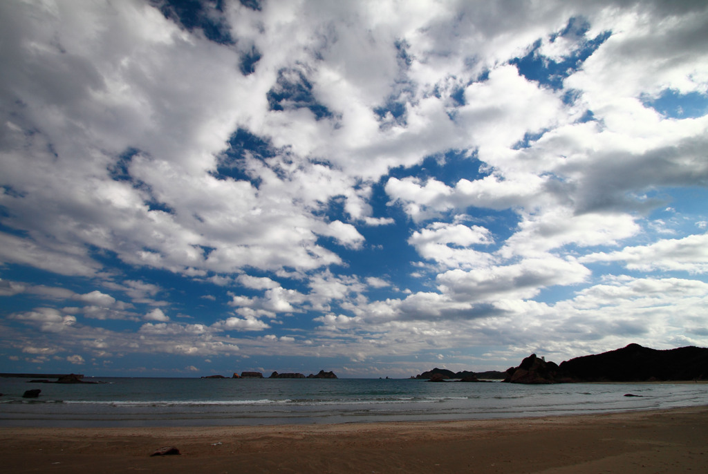 白い雲と海と･･･。