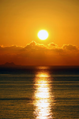 夕日を見つめて･･･。
