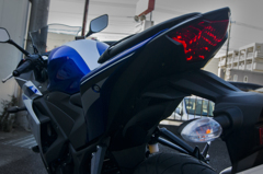 R25