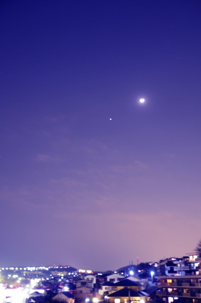 月齢４の月と、木星、