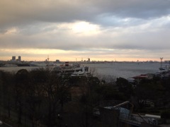 山下公園の夕暮れ、、、。