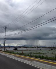竜巻？！かと思ったら、雨雲でした、、、。