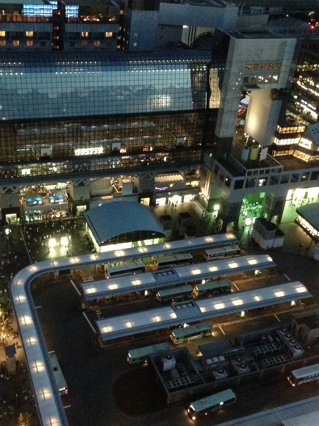 京都駅を見下ろして、、、。