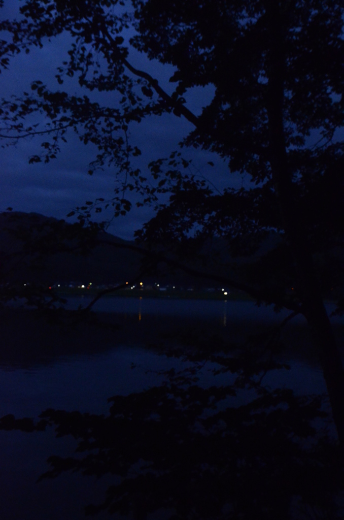 湖に映る