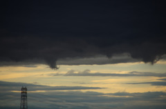 黒雲かぶさる