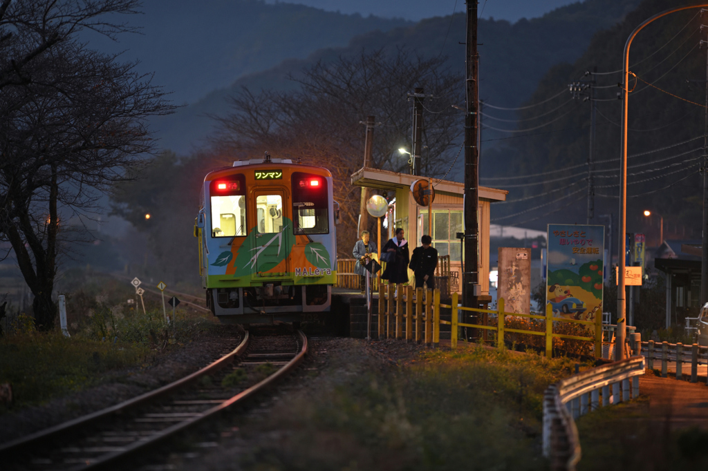 　家　路　.
