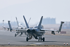 　F-18　.