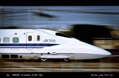 ７００