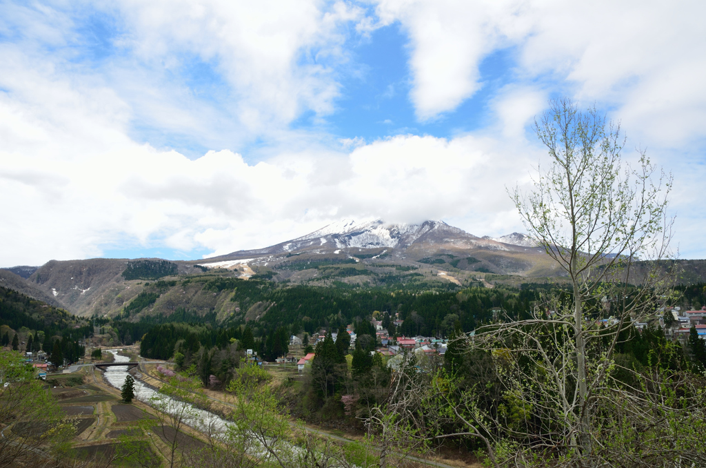 山と川がある町　