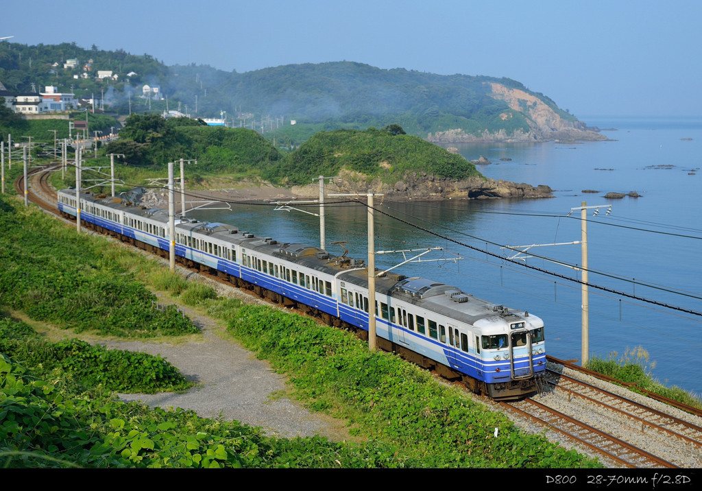 海と空の色の電車