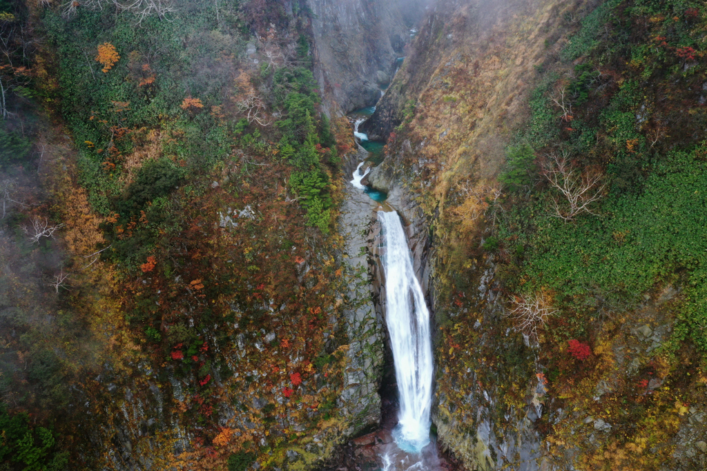 　雲 上 滝   .