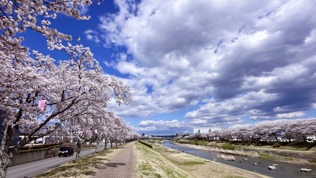 　円 谷 の 町　.