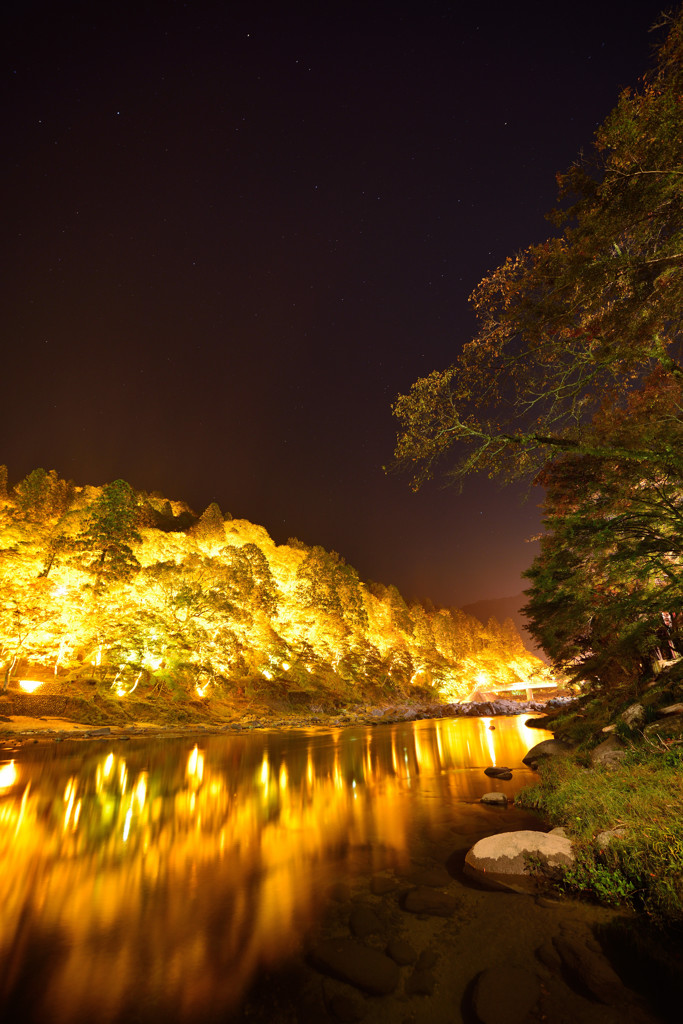 ふぁいあ～.1（昨日の香嵐渓状態）