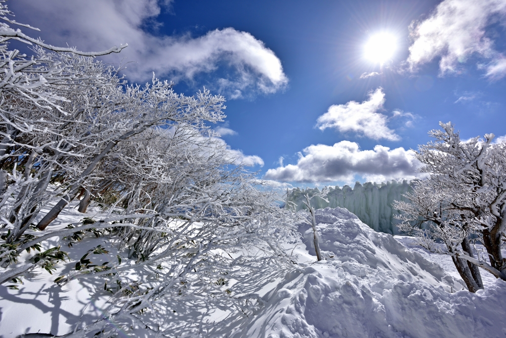 Snow-covered mountain.4