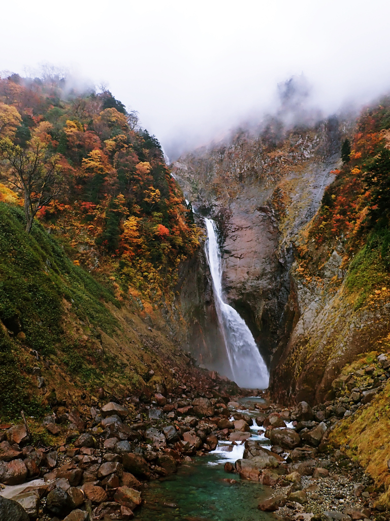 称 名 滝  .