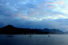 千丈寺湖の霧