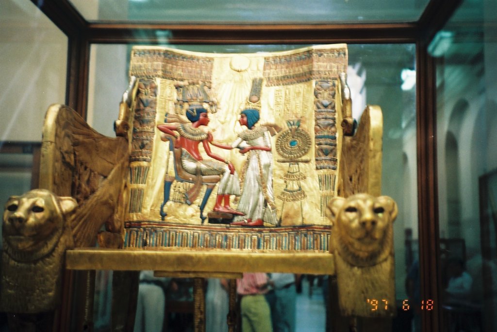 ツタンカーメン黄金の椅子