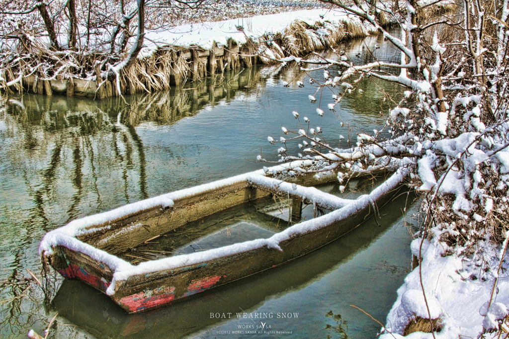 BOAT WEARING SNOW 