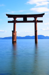 青の中の鳥居