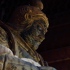 見据える