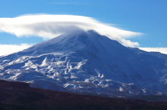 山頂雪煙